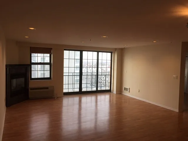 26 W Broadway Blvd #303 — Photo 8
