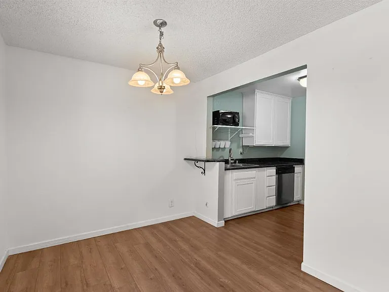1083 Alta Mira Dr — Photo 12