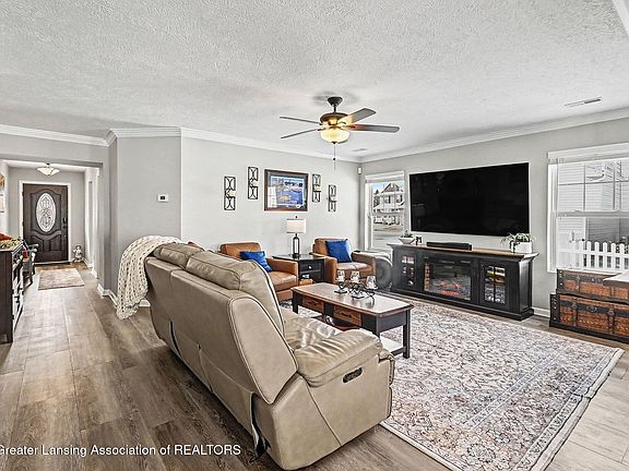 5th image of 688 Accipiter Way