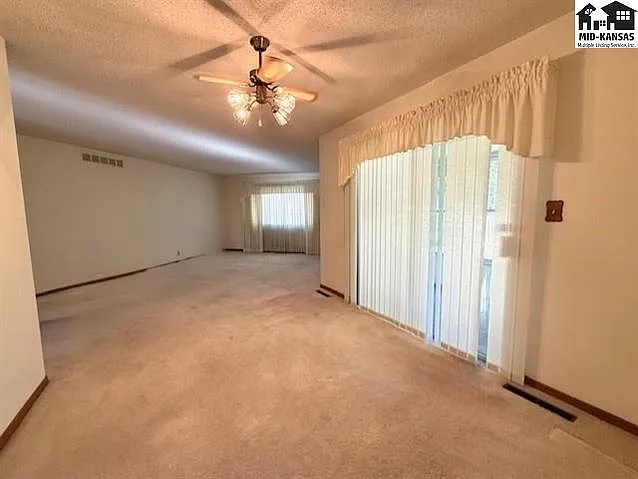 3102 Princeton Dr — Photo 3