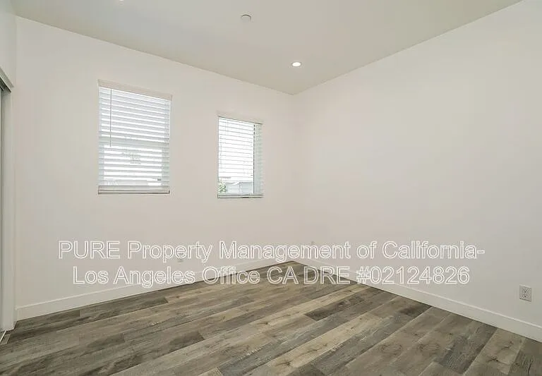 1340 N Kenmore Ave — Photo 11