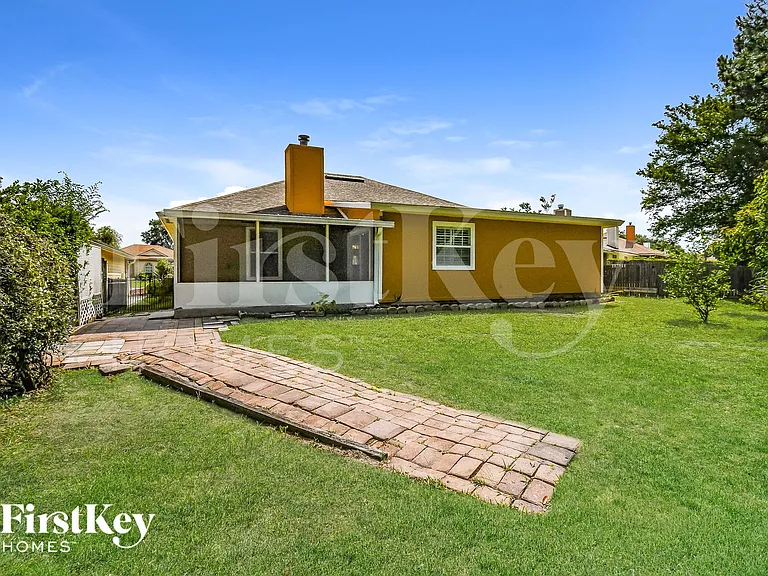 12665 Ashglen Dr N — Photo 15