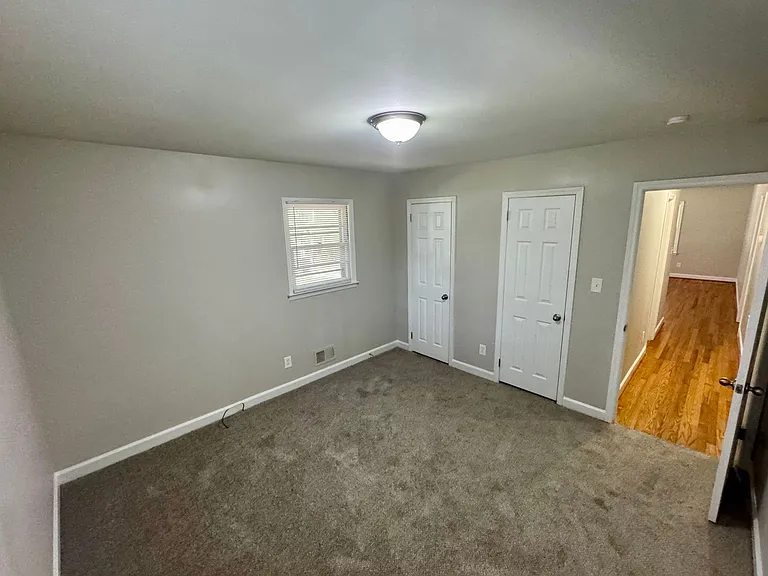 505 Locust Ln — Photo 6