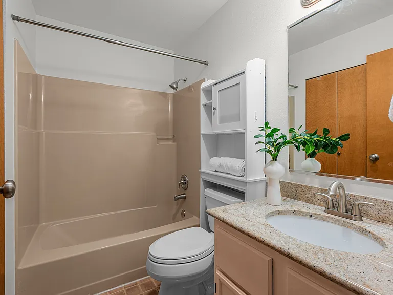 412 10th St #B202 — Photo 13