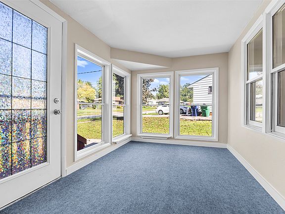 3rd image of 7216 Monroe Ct