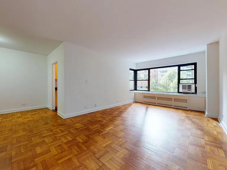 412 E 55th St #2H — Photo 3