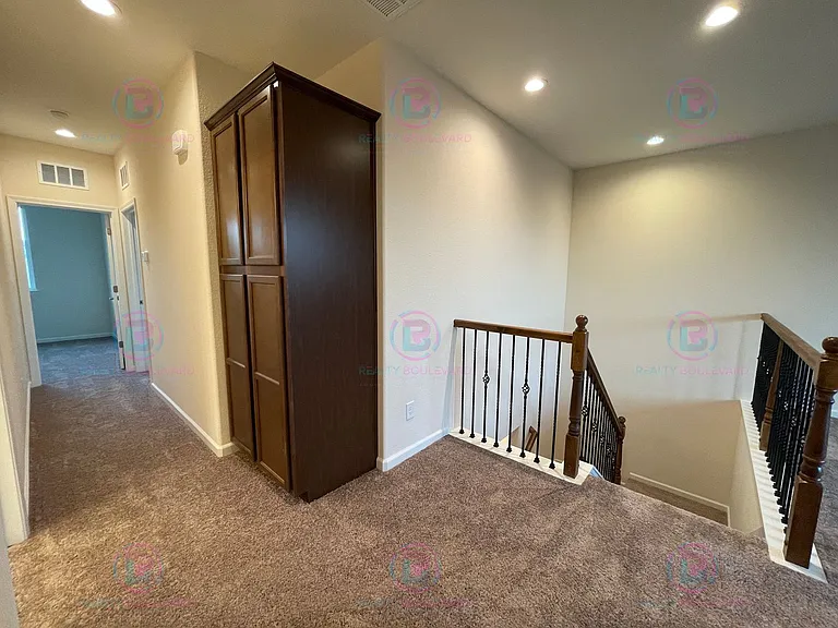 1013 Middle Gate Rd — Photo 12