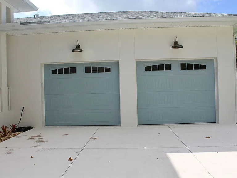 224 N Riverside Dr — Photo 46