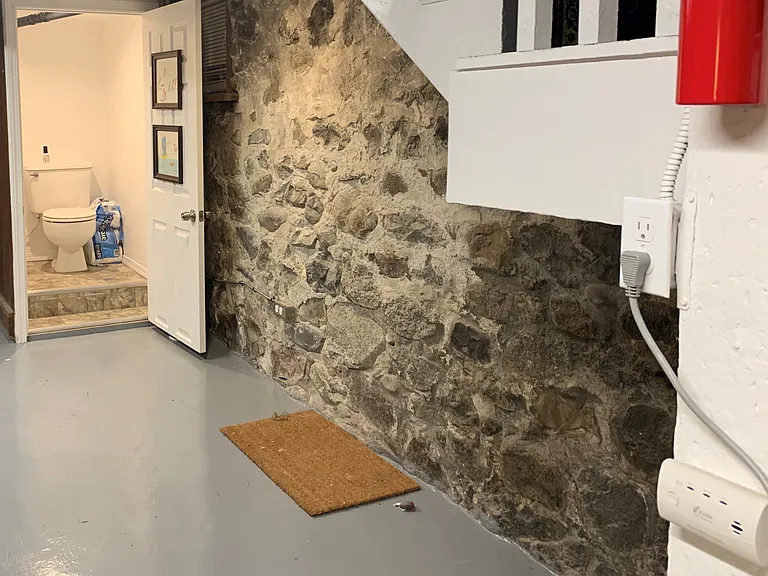1018 E Nora Ave — Photo 23