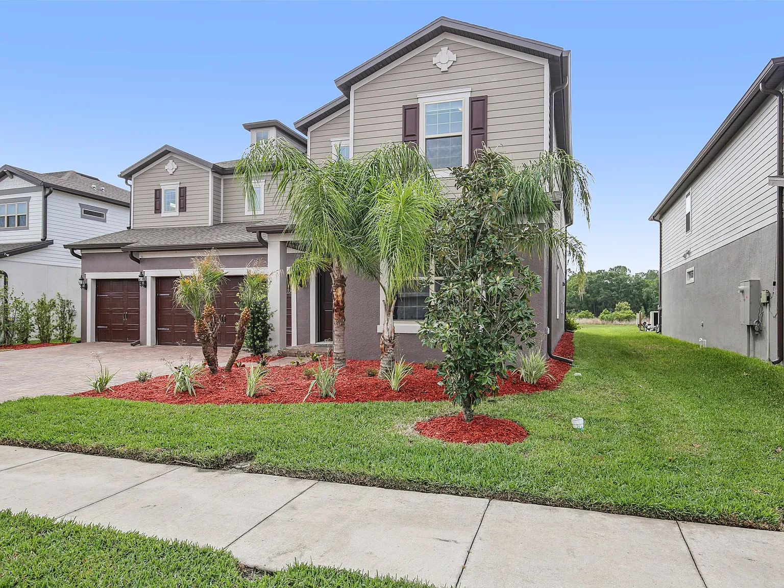 5 bed, 4.5 bath, 4692 sqft, $3,990 — Photo 2