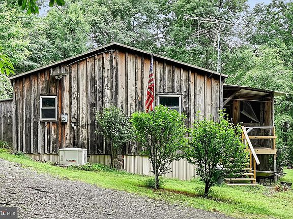 2nd image of 100 Lighthouse Ln
