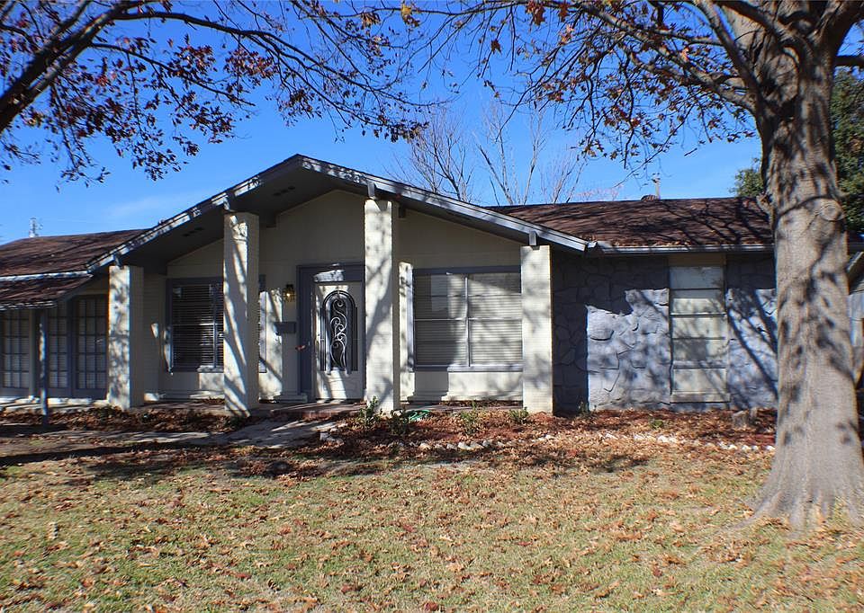 1st image of 2425 Lasalle Dr