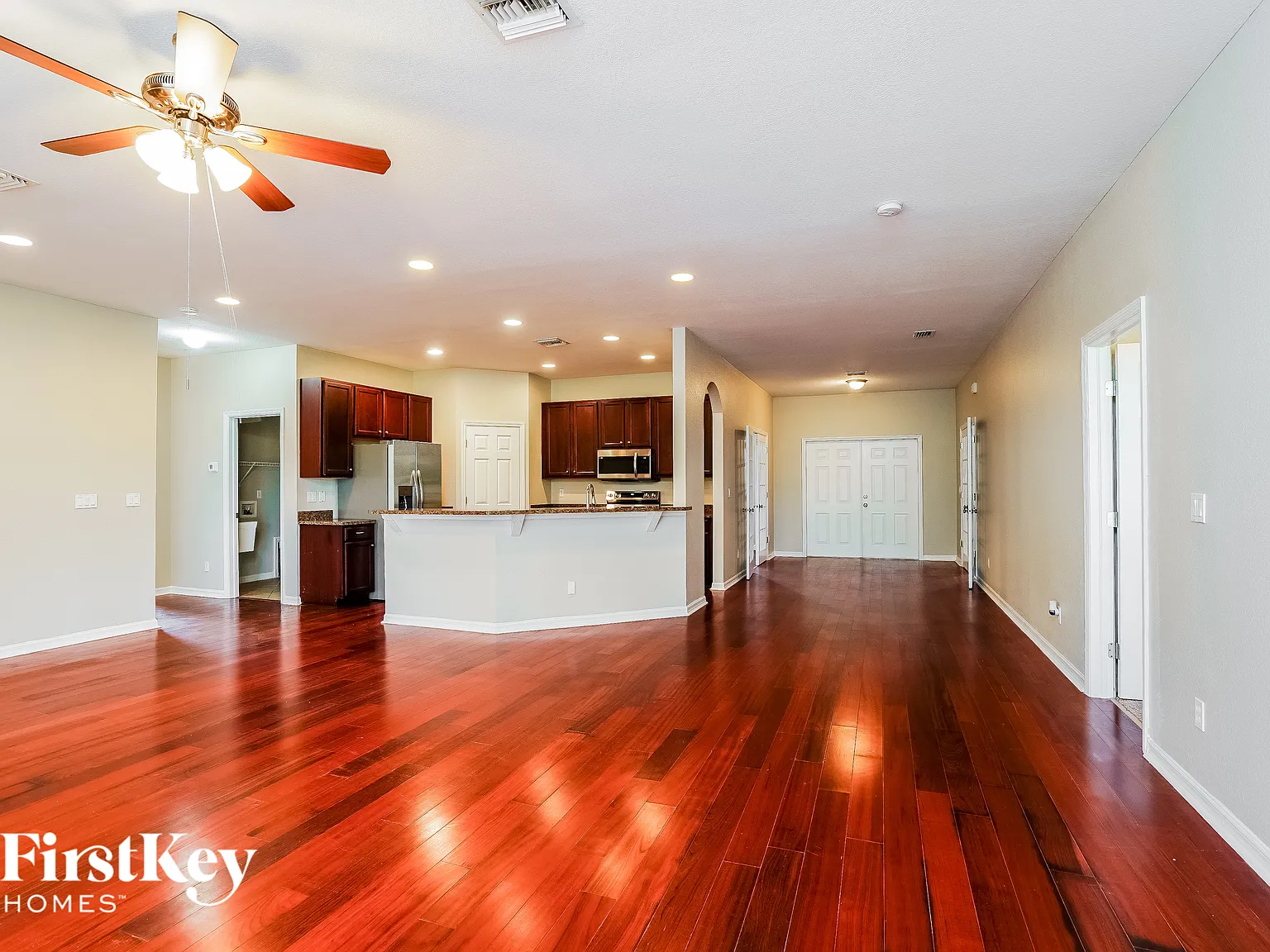 3 bed, 2.0 bath, 2208 sqft, $2,030 — Photo 3