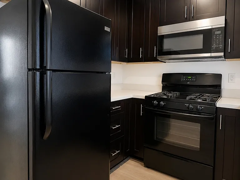 1532 Granville Ave #104 — Photo 7