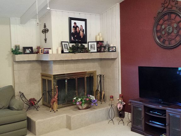 Living room / fireplace