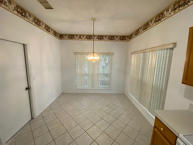 710 Harvard Ct — Photo 5