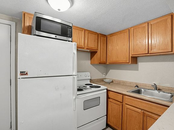 3rd image of 1524 W Monroe St APT B