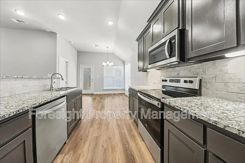 3 bed, 2.0 bath, 1610 sqft, $1,995 — Photo 4