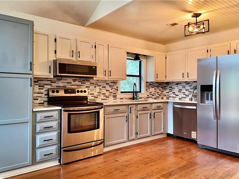 947 Lake Dr — Photo 6