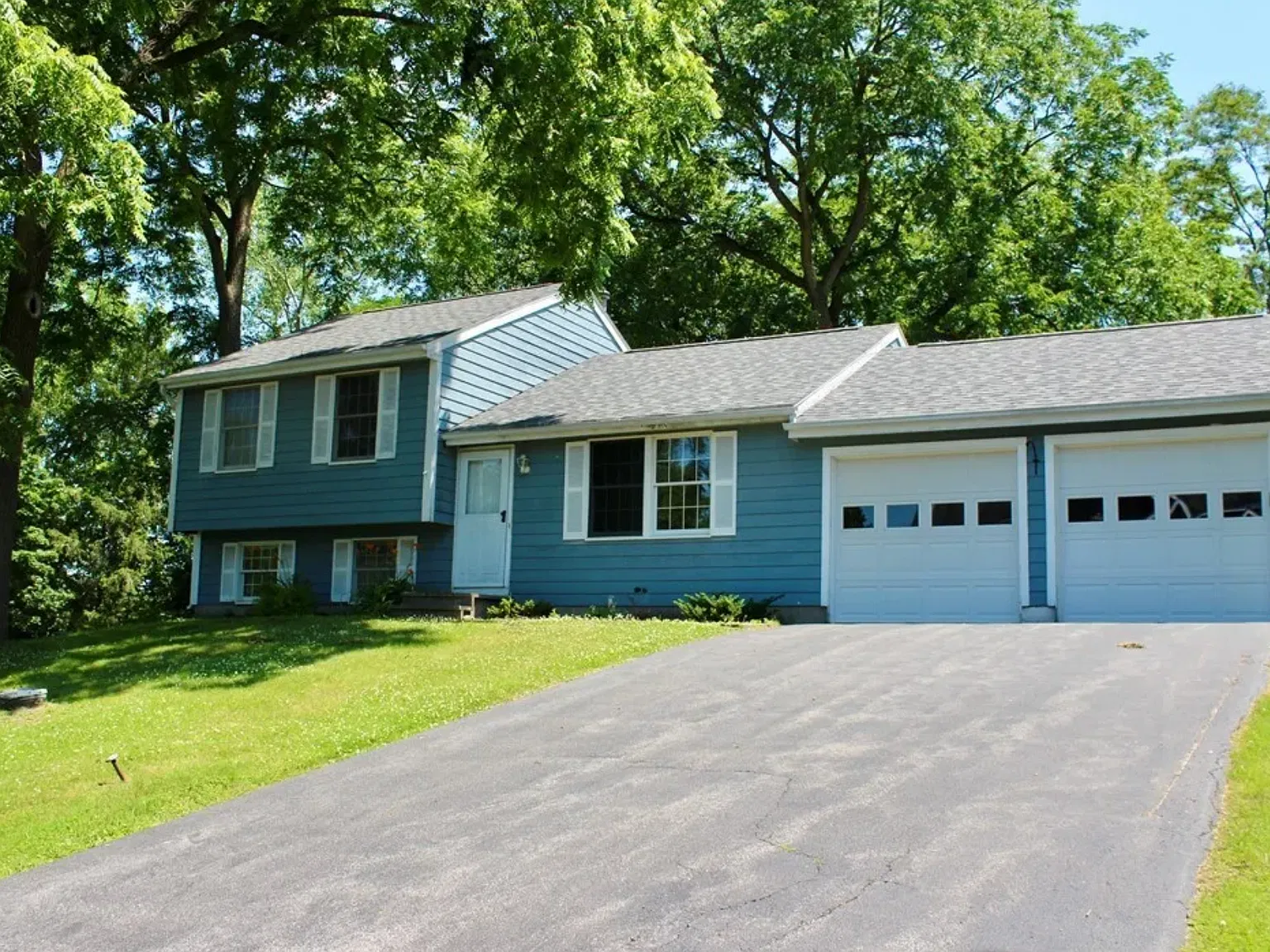 3 bed, 1336 sqft, $2,750 — Photo 1
