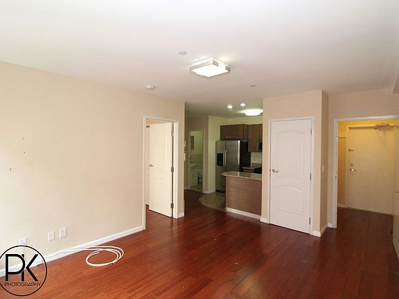 3rd image of 211 Kingsland Ave APT 2R