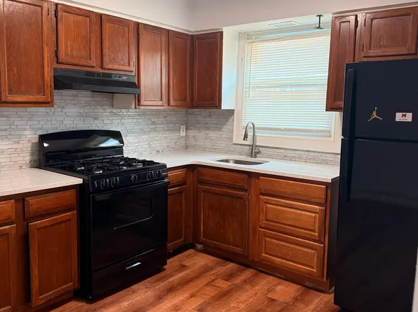 281 Barnum Ave APT B, Bridgeport, CT 06608