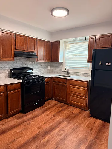 281 Barnum Ave #B Photo 1