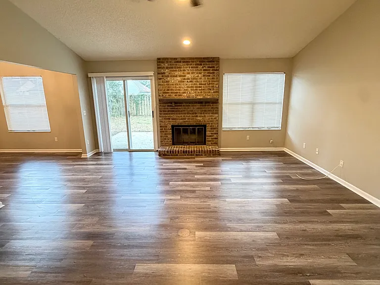 14174 Hampton Falls Dr N — Photo 3