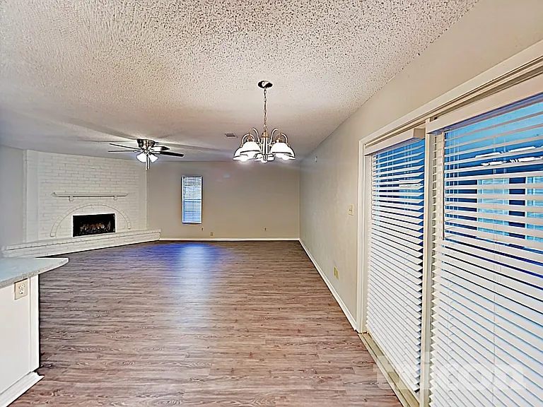 7309 Hedge Dr — Photo 6