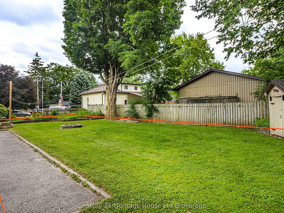 2nd image of 152 Blandford St #1