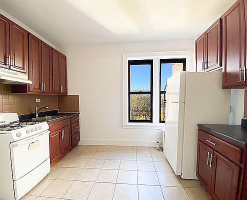 3rd image of 538 E 21st St APT F3