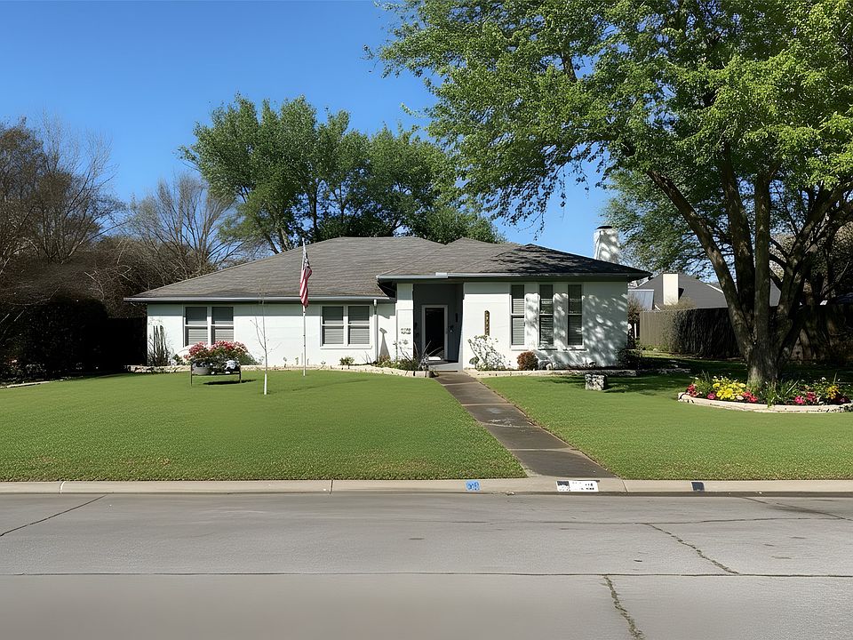 1st image of 1529 E Windsor Dr