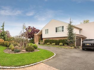 1045 Seawane Dr, Hewlett, NY 11557