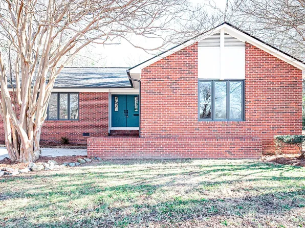 318 S Rhyne St, Dallas, NC 28034