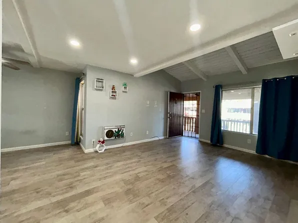 1040 W Macarthur Blvd, Santa Ana, CA