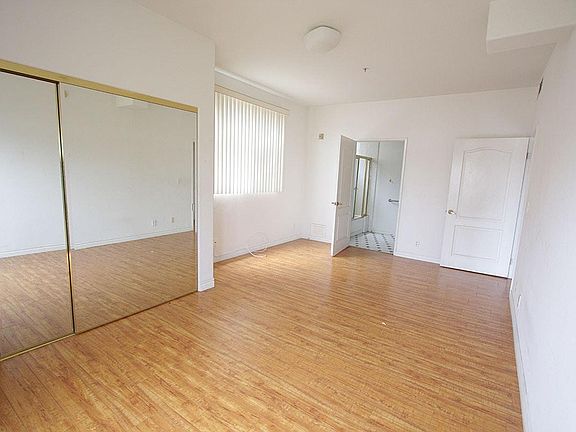 4th image of 1132 S Shenandoah St APT 202