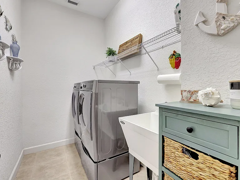 827 SW Grand Reserves Blvd — Photo 22