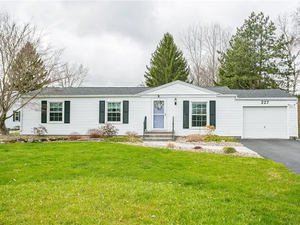 227 Lighthouse Rd, Hilton, NY 14468