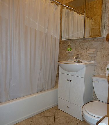 4th image of 156 W 74th St APT 1B