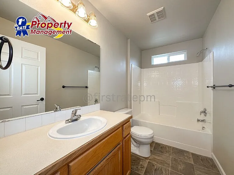 10186 W Garverdale Ln #201 — Photo 16