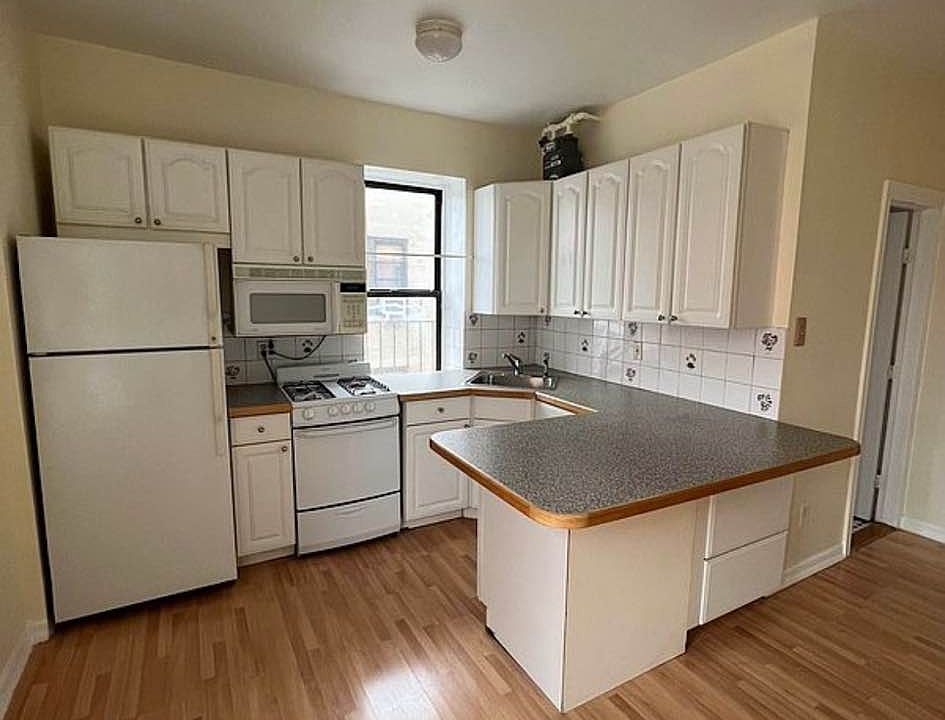 1st image of 3111 32nd St #11