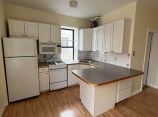 3111 32nd St #11, Astoria, NY 11106