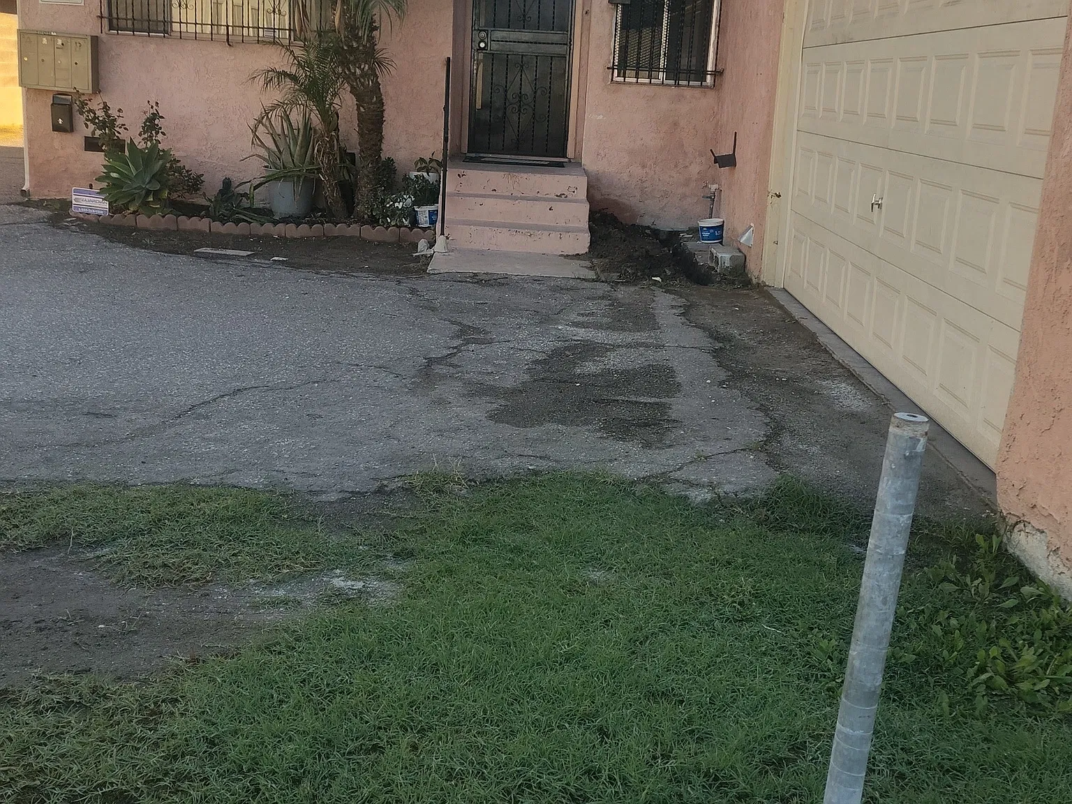 California Ave, South Gate — Photo 4