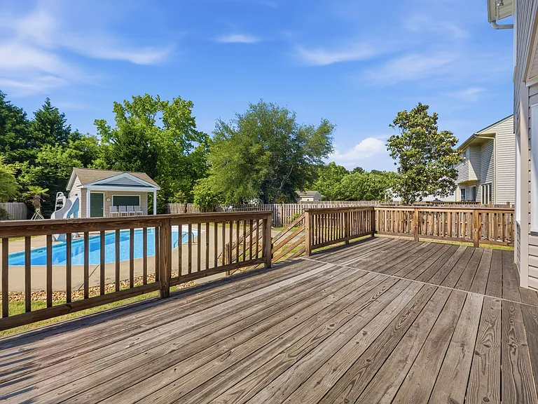 103 Jessica Dr — Photo 32