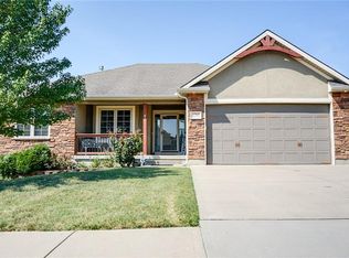 1702 NW Hedgewood Dr, Grain Valley, MO 64029