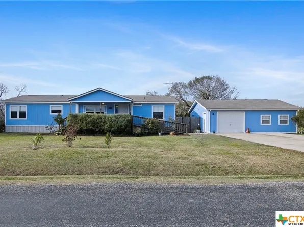 717 1st St, Bayside, TX 78340