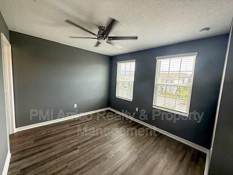 6334 Fairmont Ln — Photo 15
