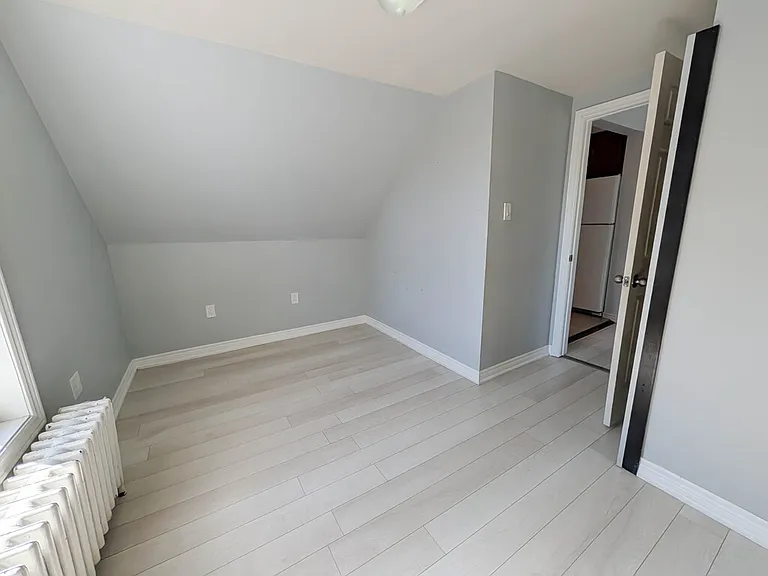 50 Welland Ave #4 — Photo 14