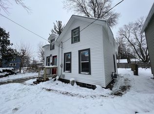 62 Vandine Pl NE, Grand Rapids, MI 49503