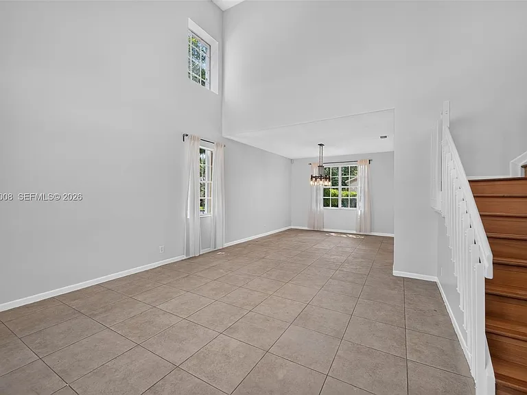 498 Cambridge Ln — Photo 5